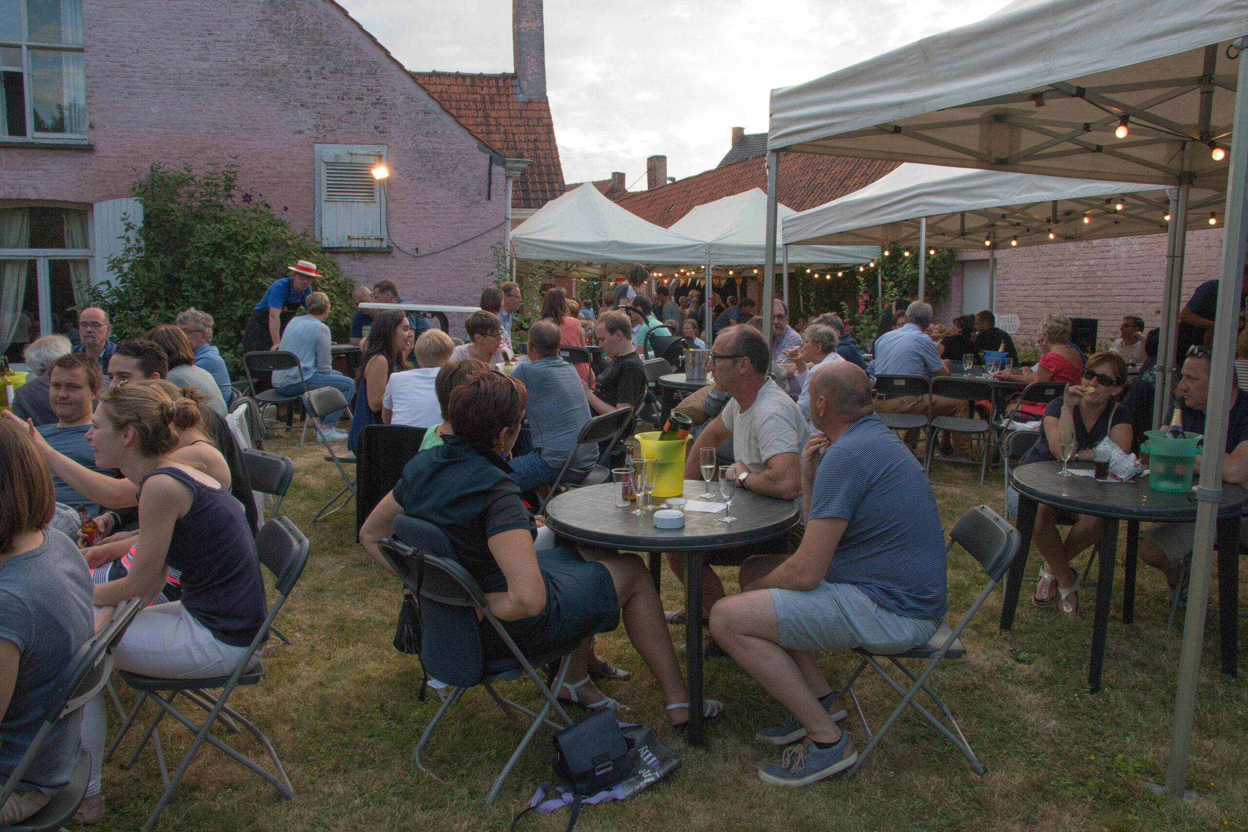 Davidsfonds tapt tijdens braderie alweer uit ander vaatje