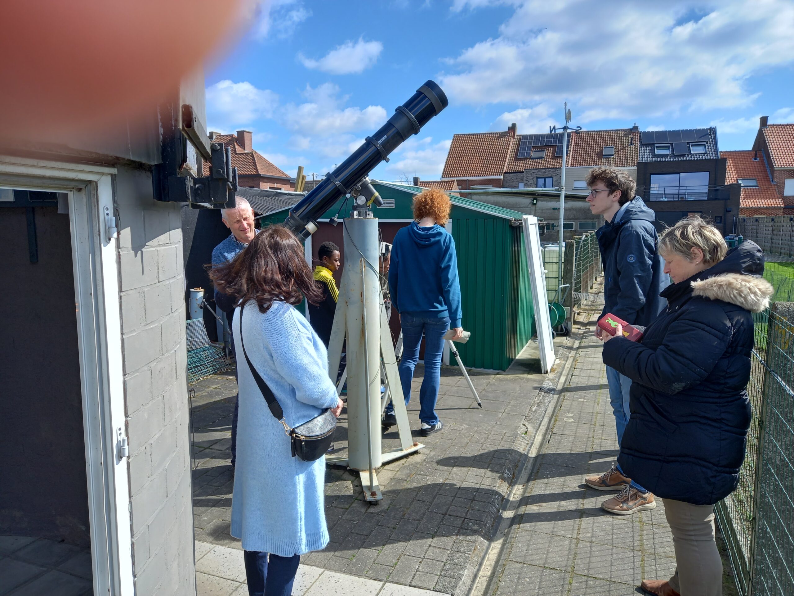 Heel wat Ledegemnaars keken bij sterrenwacht Halley naar de gedeeltelijke zonsverduistering.